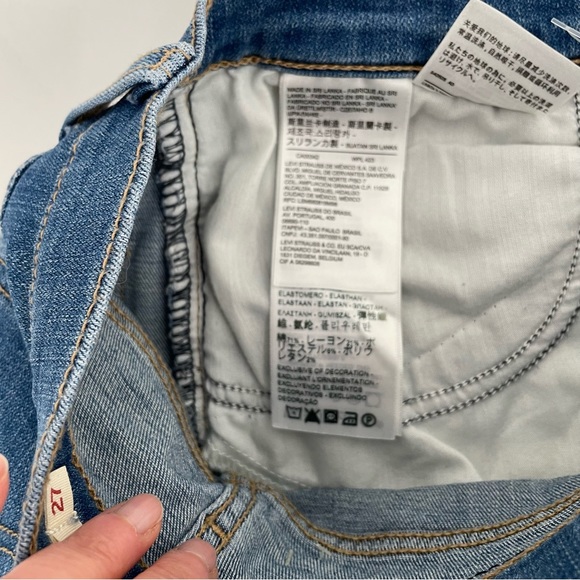 NWT Levis 501 Original High Rise Denim Shorts Women’s 27 Blue Distressed New - Picture 10 of 16